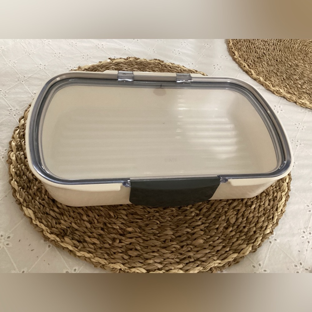 Cream and Black Food Storage Containers - Picture 3 of 9